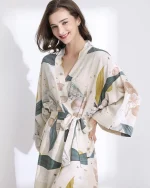 Kimono de nuit fleuri blanc