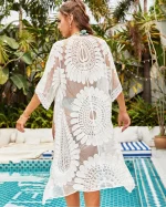 Kimono de plage brodé blanc motif mandala